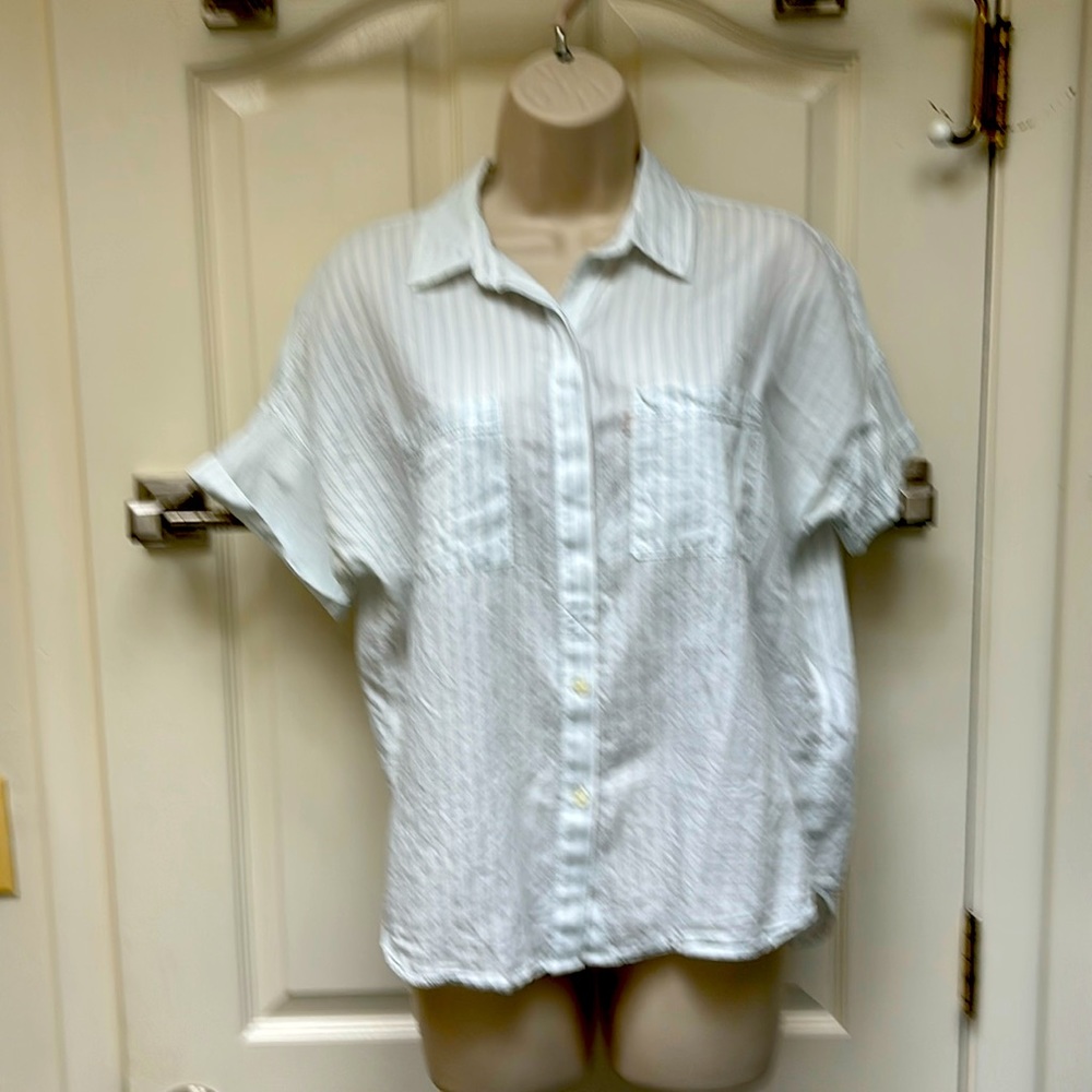 Levi’s button down shirt 👕